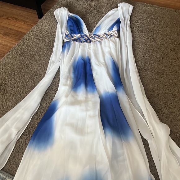 Beautiful dresd - Picture 4 of 4